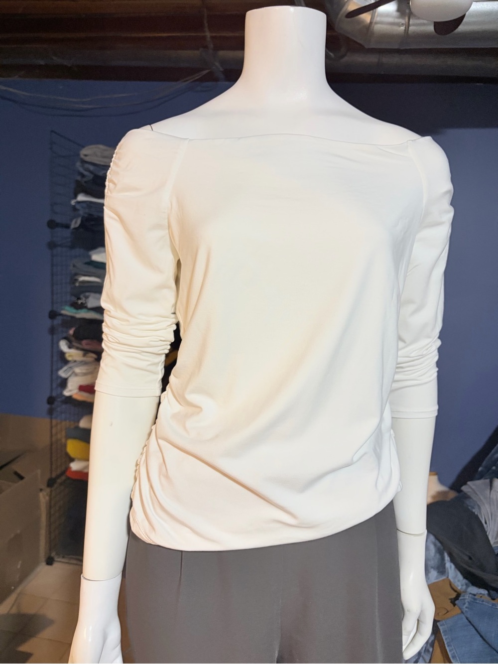 White House Black Market Women's White Boatneck Long Sleeve Top  Size M. EUC
